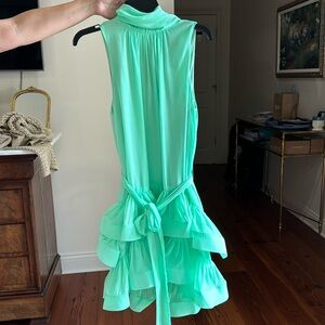 Elliatt size M green midi dress